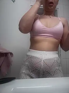 Snapshot of TheCinderella chatting on March 2, 2025, 3:48 pm TheCinderella online show from March 2, 2025, 3:48 pm