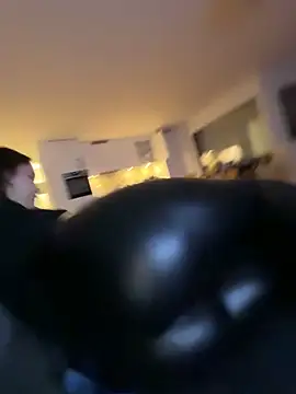 Snapshot of TheCinderella chatting on November 17, 2025, 4:46 pm TheCinderella online show from November 17, 2025, 4:46 pm