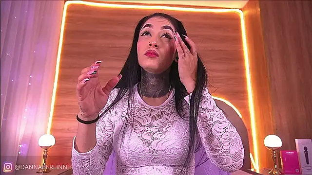 danna berlin  online show from February 7, 2026, 7:17 pm