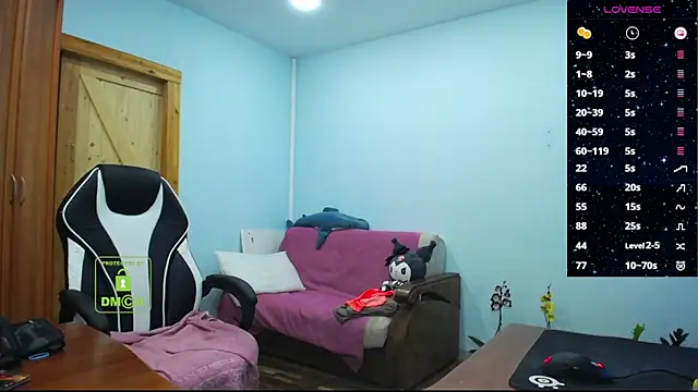 diamondjune online show from March 9, 2025, 7:23 am