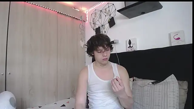 Santiago kiler online show from April 18, 2026, 1:04 pm