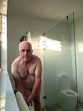 Snapshot of guywifi chatting on December 20, 2025, 8:21 am guywifi online show from December 20, 2025, 8:21 am