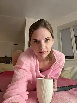 LeyaJohnson online show from November 25, 2025, 5:13 pm