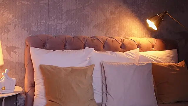 Snapshot of AngelaFay chatting on March 17, 2025, 6:18 am AngelaFay online show from March 17, 2025, 6:18 am