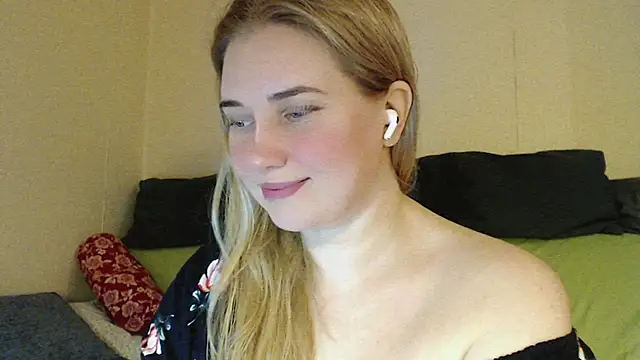 mmmPinUpGirl online show from October 28, 2025, 6:21 pm