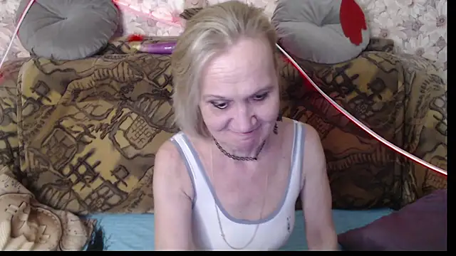 Snapshot of MissBekker chatting on December 17, 2024, 12:01 am MissBekker online show from December 17, 2024, 12:01 am