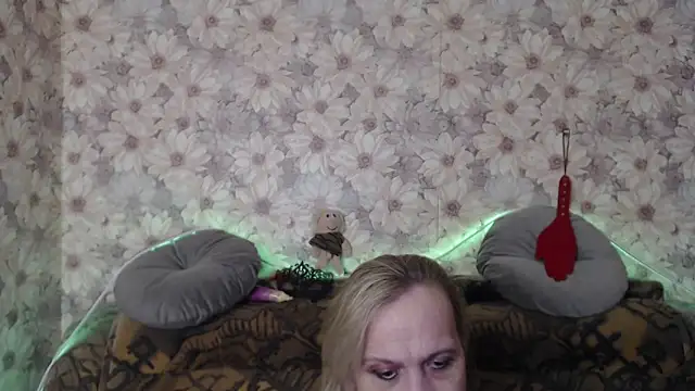 Snapshot of MissBekker chatting on February 24, 2025, 5:54 am MissBekker online show from February 24, 2025, 5:54 am