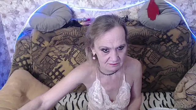 MissBekker online show from November 17, 2025, 9:20 pm