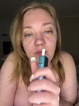 Snapshot of BBWOOW chatting on March 5, 2025, 6:12 pm BBWOOW online show from March 5, 2025, 6:12 pm