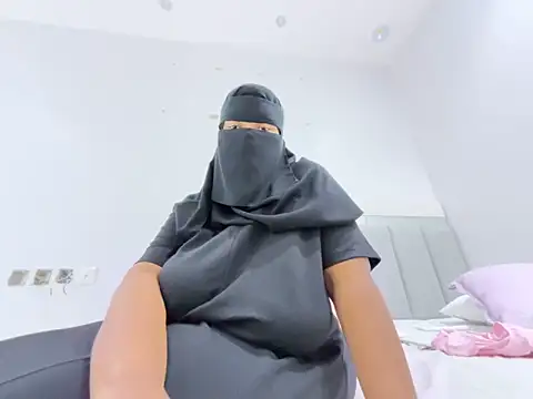 Submissive Arab online show from February 12, 2025, 11:09 pm