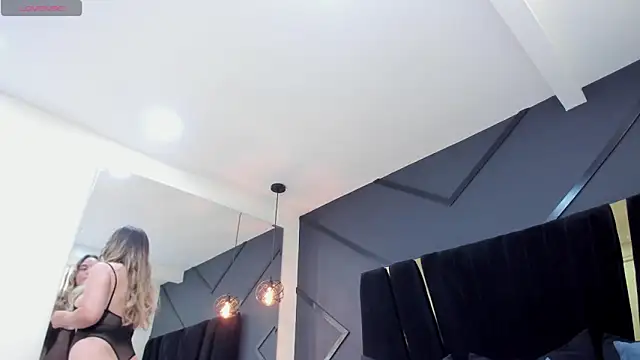 Snapshot of princesaparis chatting on March 13, 2026, 5:19 pm princesaparis online show from March 13, 2026, 5:19 pm