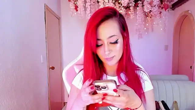 Snapshot of Mia-Bloom chatting on November 5, 2025, 1:05 am Mia-Bloom online show from November 5, 2025, 1:05 am