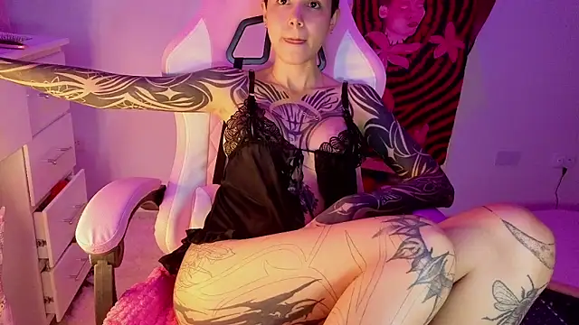 goddess vee  online show from April 15, 2026, 5:47 am