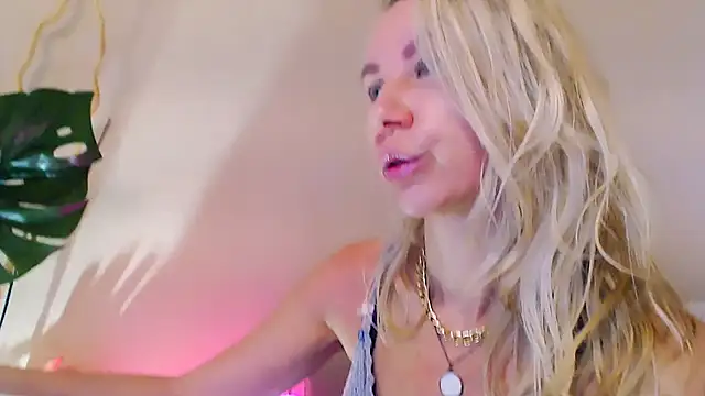 Snapshot of OLIVIA_CANDY chatting on June 1, 2026, 5:09 am OLIVIA CANDY online show from June 1, 2026, 5:09 am