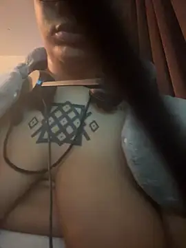 nickytheehawtie online show from April 4, 2026, 2:47 pm