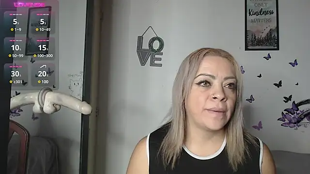 Snapshot of LIila28six chatting on February 24, 2025, 12:30 am LIila28six online show from February 24, 2025, 12:30 am