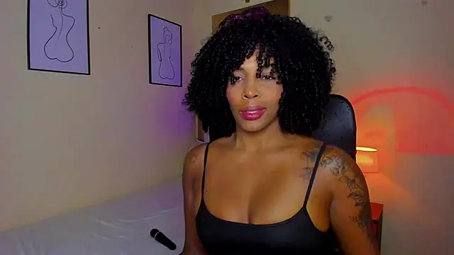 Snapshot of AitanaBrown_ chatting on November 3, 2025, 11:26 pm AitanaBrown online show from November 3, 2025, 11:26 pm