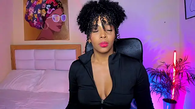 Snapshot of AitanaBrown_ chatting on April 17, 2026, 9:29 pm AitanaBrown online show from April 17, 2026, 9:29 pm