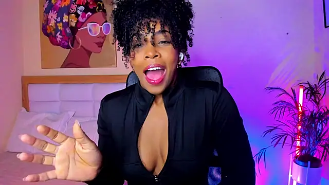 Snapshot of AitanaBrown_ chatting on April 26, 2026, 1:20 pm AitanaBrown online show from April 26, 2026, 1:20 pm