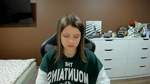 SoniNesti online show from April 8, 2026, 3:12 pm