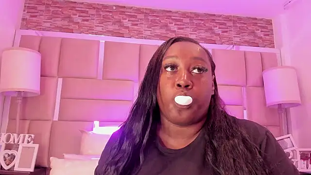 ShaniaBrownn online show from February 5, 2026, 7:40 pm