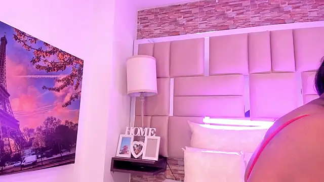 ShaniaBrownn online show from February 14, 2026, 12:35 pm