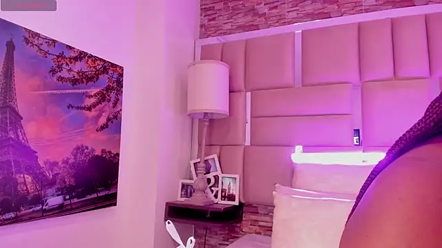 ShaniaBrownn online show from April 7, 2026, 7:47 pm