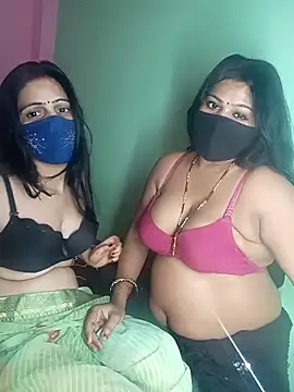 Snapshot of cutee__crazy chatting on October 14, 2025, 5:47 pm cutee crazy online show from October 14, 2025, 5:47 pm