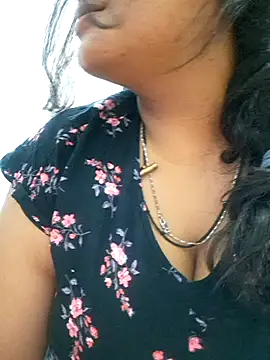 Curvy mommy5 online show from July 12, 2026, 7:43 am
