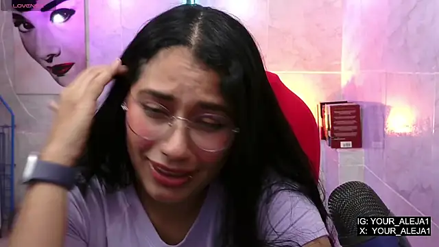LauraRuiz1 online show from May 15, 2026, 10:50 pm