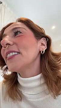 Snapshot of Evangelyne_1 chatting on November 16, 2025, 1:39 pm Evangelyne 1 online show from November 16, 2025, 1:39 pm