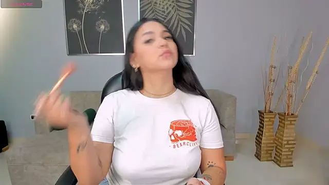 Snapshot of ToriCrossX chatting on January 21, 2025, 12:18 pm ToriCrossX online show from January 21, 2025, 12:18 pm