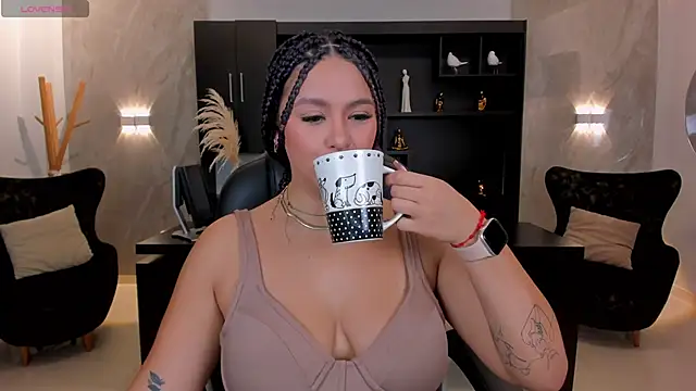 Snapshot of ToriCrossX chatting on February 27, 2025, 12:56 pm ToriCrossX online show from February 27, 2025, 12:56 pm