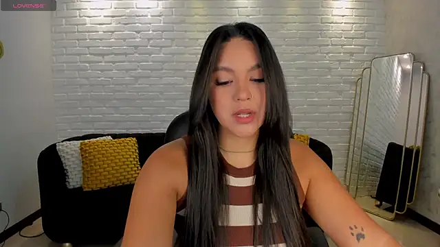 Snapshot of ToriCrossX chatting on March 5, 2025, 12:33 pm ToriCrossX online show from March 5, 2025, 12:33 pm