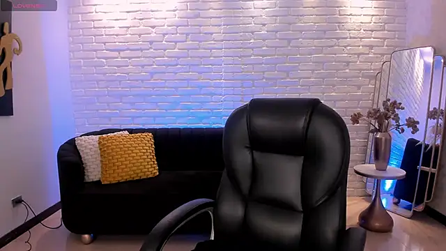 Snapshot of ToriCrossX chatting on March 6, 2025, 1:03 pm ToriCrossX online show from March 6, 2025, 1:03 pm