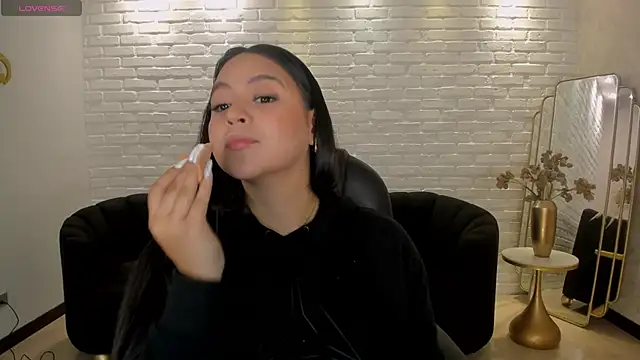 Snapshot of ToriCrossX chatting on March 8, 2025, 11:48 am ToriCrossX online show from March 8, 2025, 11:48 am