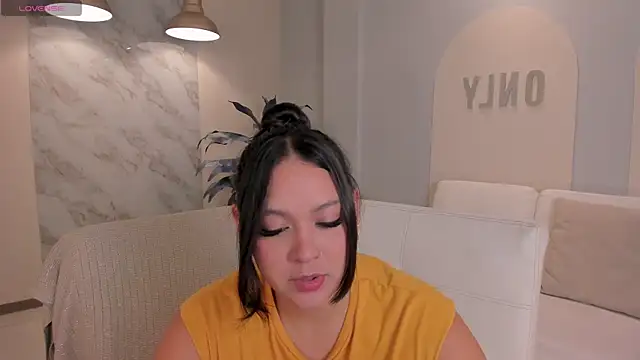 Snapshot of ToriCrossX chatting on October 10, 2025, 1:21 pm ToriCrossX online show from October 10, 2025, 1:21 pm