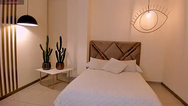 Snapshot of ToriCrossX chatting on November 24, 2025, 3:12 pm ToriCrossX online show from November 24, 2025, 3:12 pm