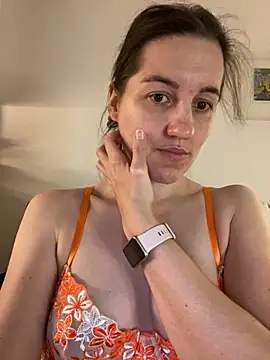 Nicole-Ray online show from November 3, 2025, 8:32 pm