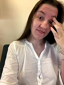 Nicole-Ray online show from November 9, 2025, 8:23 am