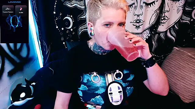 Marieblueeyes online show from May 16, 2026, 2:19 am