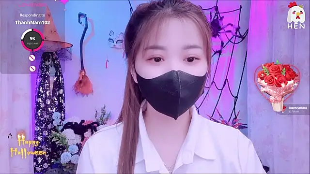 Snapshot of hen237 chatting on October 31, 2025, 10:33 pm hen237 online show from October 31, 2025, 10:33 pm