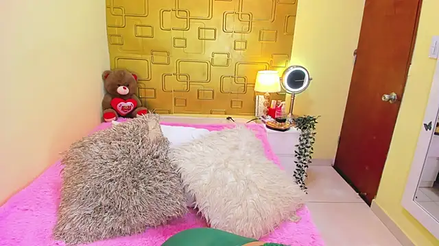 Julia Haye online show from November 30, 2025, 10:03 pm