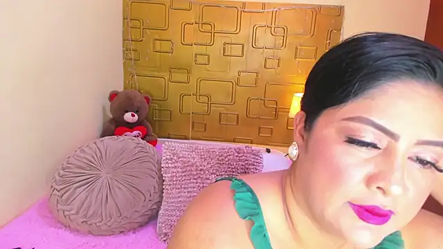 Snapshot of Julia_Haye chatting on May 9, 2026, 3:01 am Julia Haye online show from May 9, 2026, 3:01 am