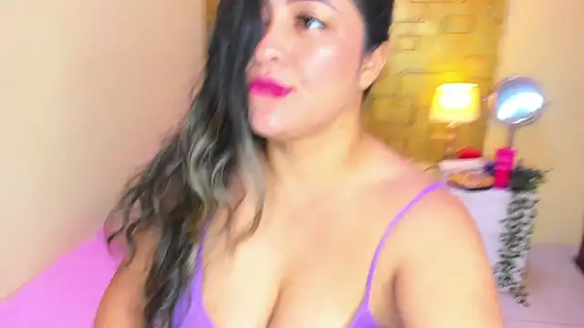 Snapshot of Julia_Haye chatting on May 17, 2026, 3:15 am Julia Haye online show from May 17, 2026, 3:15 am