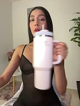 Snapshot of SelenaStone chatting on March 13, 2025, 10:32 pm SelenaStone online show from March 13, 2025, 10:32 pm