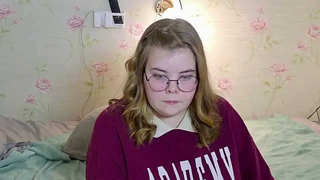 Snapshot of sinnamon_ chatting on February 20, 2026, 4:18 pm sinnamon online show from February 20, 2026, 4:18 pm