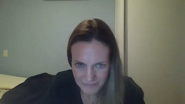 Snapshot of Annylove1 chatting on October 22, 2025, 12:33 am Annylove1 online show from October 22, 2025, 12:33 am