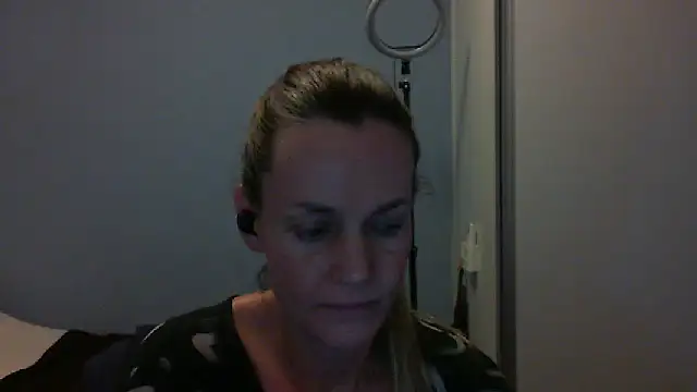 Snapshot of Annylove1 chatting on November 6, 2025, 12:00 am Annylove1 online show from November 6, 2025, 12:00 am