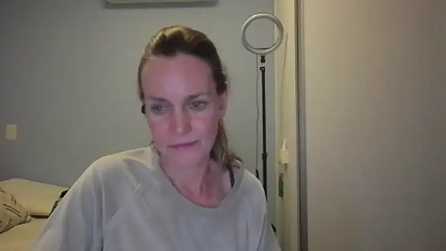 Snapshot of Annylove1 chatting on November 27, 2025, 12:24 am Annylove1 online show from November 27, 2025, 12:24 am